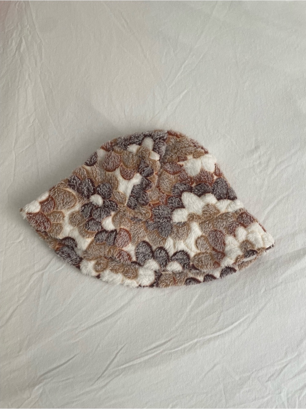 Shein Faux Fur Floral Bucket Hat in White & Brown